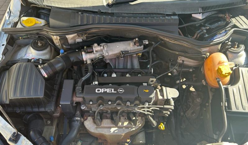 Opel Corsa Utility 1.4 full