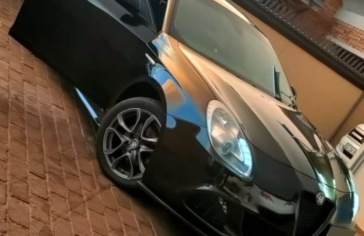Alfa Romeo Giulietta 2011 1.4t full